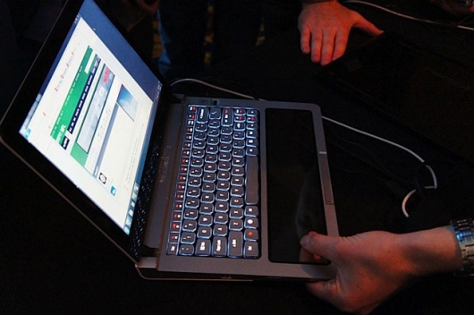 Intel показывает гибрид ультрабука и планшета Intel показывает гибрид ультрабука и планшета