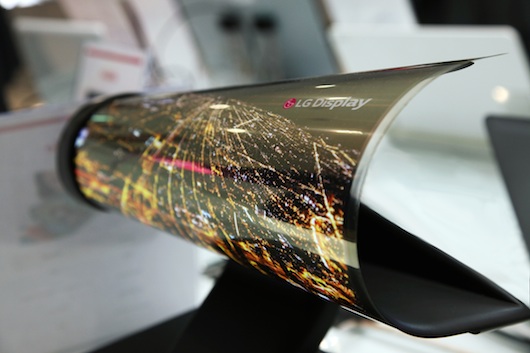 LG представила 18-дюймовый OLED-дисплей, который можно свернуть в трубку