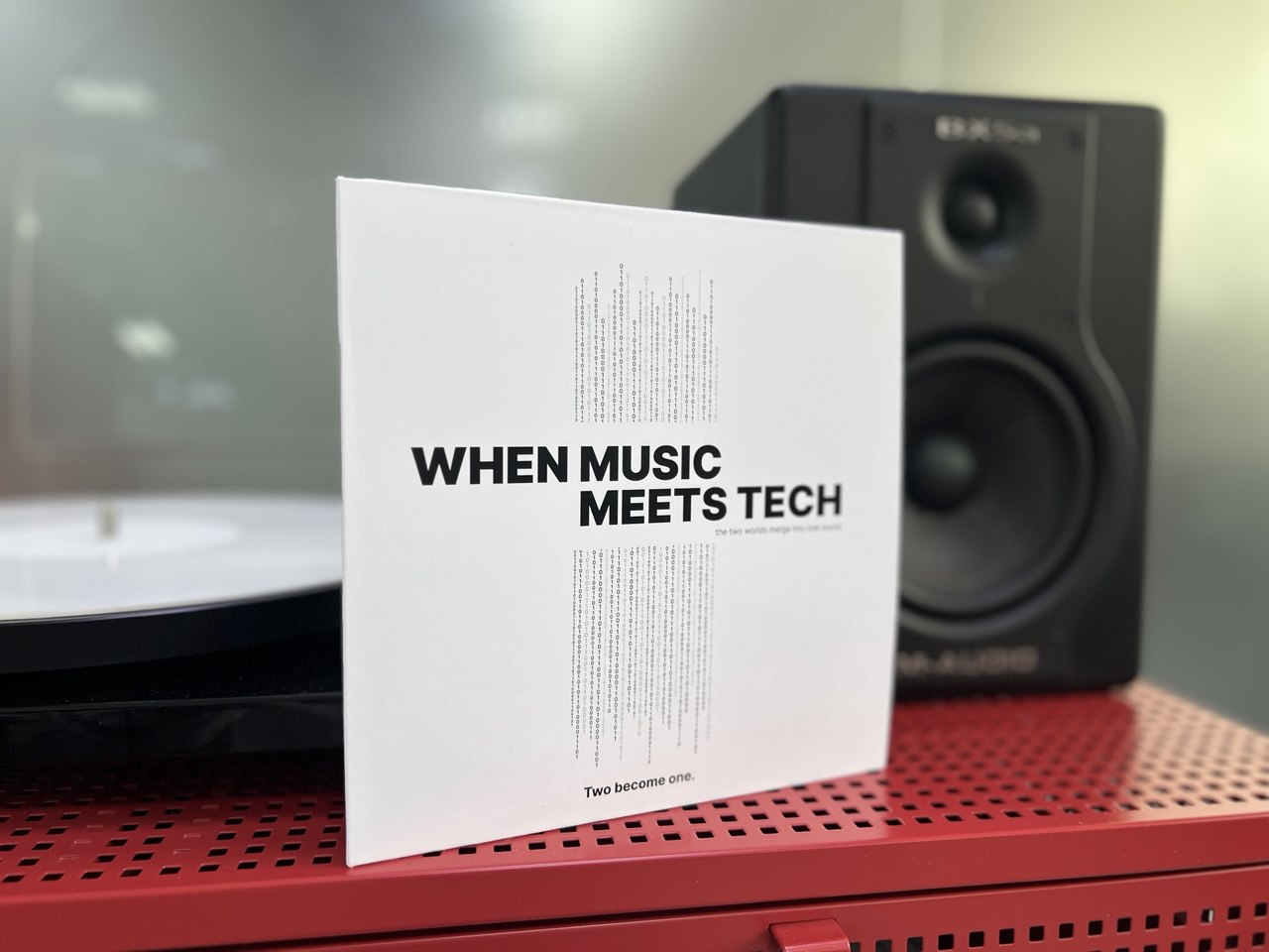 Українці створили музику зі звуків роботи серверів та датацентру Українці створили музику зі звуків роботи серверів та датацентру