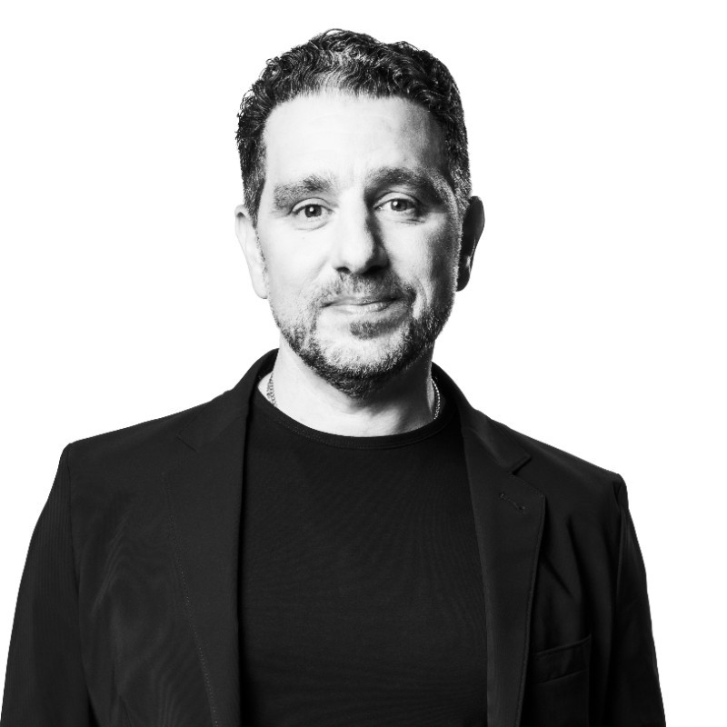 Панос Панай, керівник розробки апаратних рішень Microsoft перейшов до Amazon Панос Панай, керівник розробки апаратних рішень Microsoft перейшов до Amazon