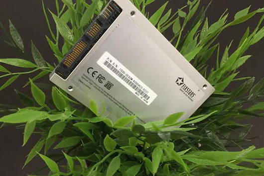 Olive — 2,5-дюймовый SSD-накопитель емкостью 13 ТБ с функциями сервера