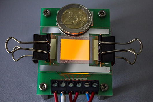 Впервые создан прозрачный OLED с графеновыми электродами