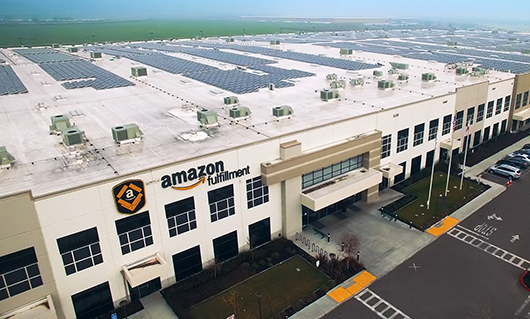 Квартальные продажи Amazon выросли на треть до 43,7 млрд долл.
