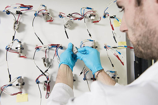 Натриевая батарея впервые реализована в промышленном форм-факторе Натриевая батарея впервые реализована в промышленном форм-факторе