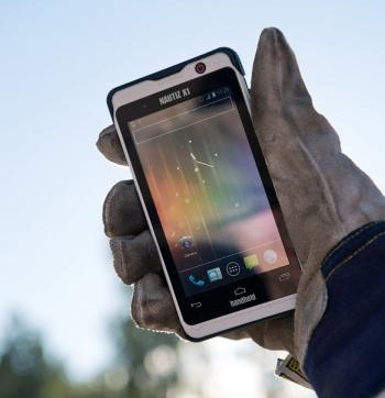 Защищенный 4-дюймовый смартфон NAUTIZ X1 весит 180 грамм Защищенный 4-дюймовый смартфон NAUTIZ X1 весит 180 грамм