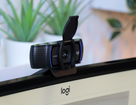 Веб-камера Logitech C920s позволяет совершать звонки в формате Full HD Веб-камера Logitech C920s позволяет совершать звонки в формате Full HD