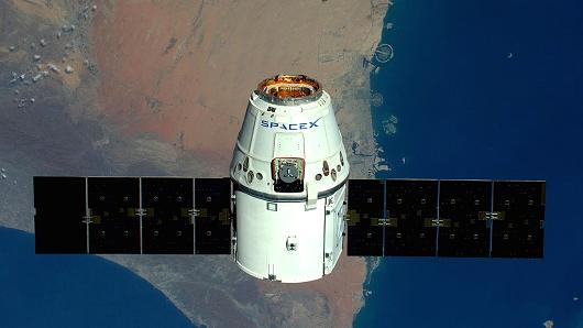 SpaceX запустит первые спутники космического Интернета в следующем году