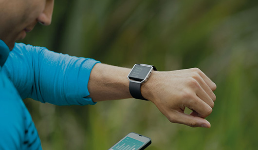 Fitbit нарастила доход в прошлом году, но терпит убытки