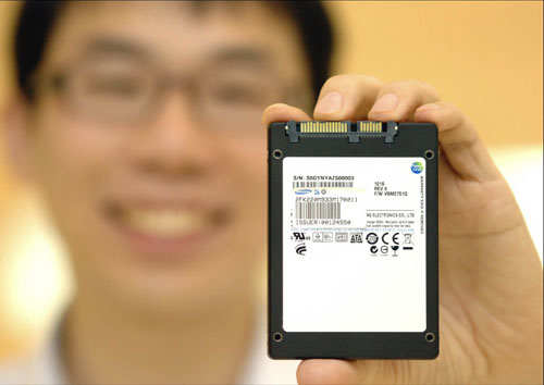 Samsung представила быстрый SSD емкостью 512 ГБ Samsung представила быстрый SSD емкостью 512 ГБ