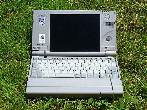 Toshiba выпустила двухэкранный ноутбук Libretto W100