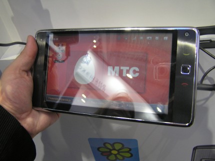 Первые фото Android-планшета «МТС»