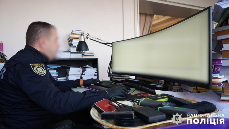 В Україні судитимуть учасника хакерського угруповання, що заподіяло шкоди на понад 3 млрд грн. В Україні судитимуть учасника хакерського угруповання, що заподіяло шкоди на понад 3 млрд грн.