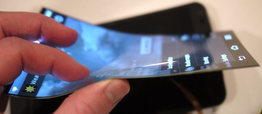 Samsung и LG готовят к выпуску 5-дюймовые смартфоны с гибкими экранами