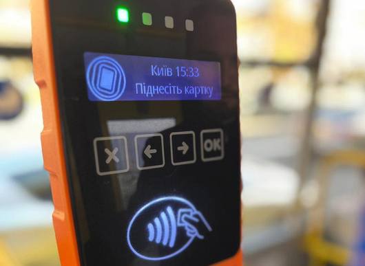Цифрова оплата проїзду нарешті почала з’являтися в наземному транспорті Києва