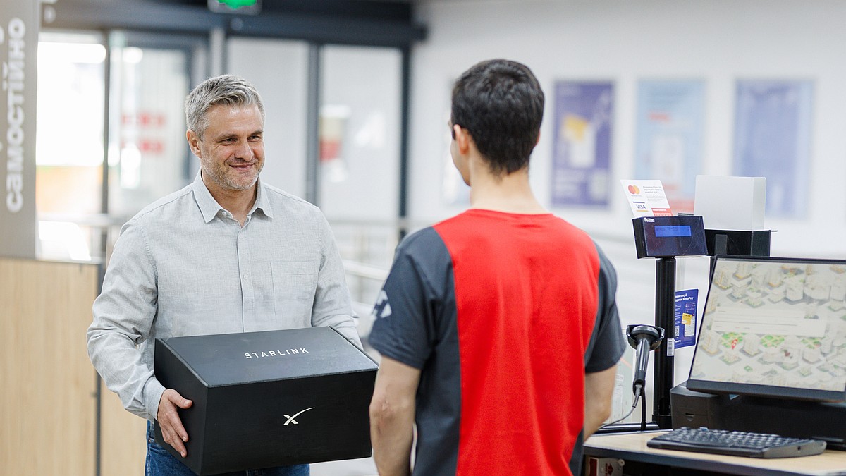 Українці тепер можуть верифікувати термінали Starlink у відділеннях Нової пошти та Укрпошти