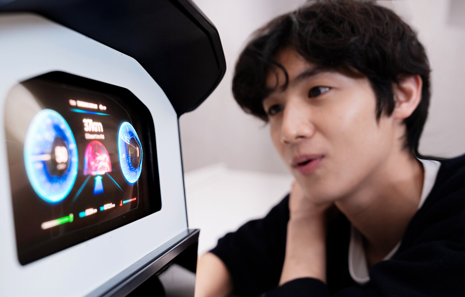 Samsung Display презентує OLED з яскравістю 3000 ніт та екрани, що розтягуються