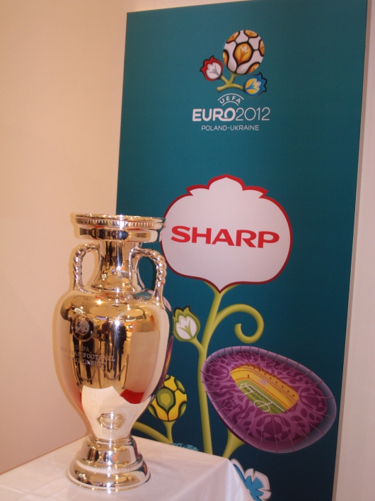 Видео с IFA 2010 Sharp становится партнером Euro 2012