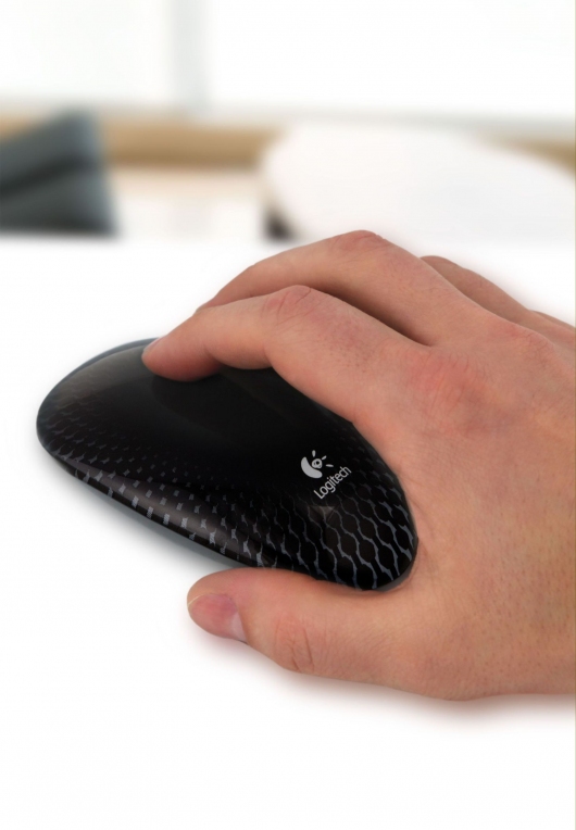 Сенсорная мышь Logitech Touch Mouse M600 позволяет использовать жесты