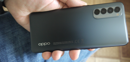 OPPO Reno4 Pro экран 90 Гц и зарядка за полчаса