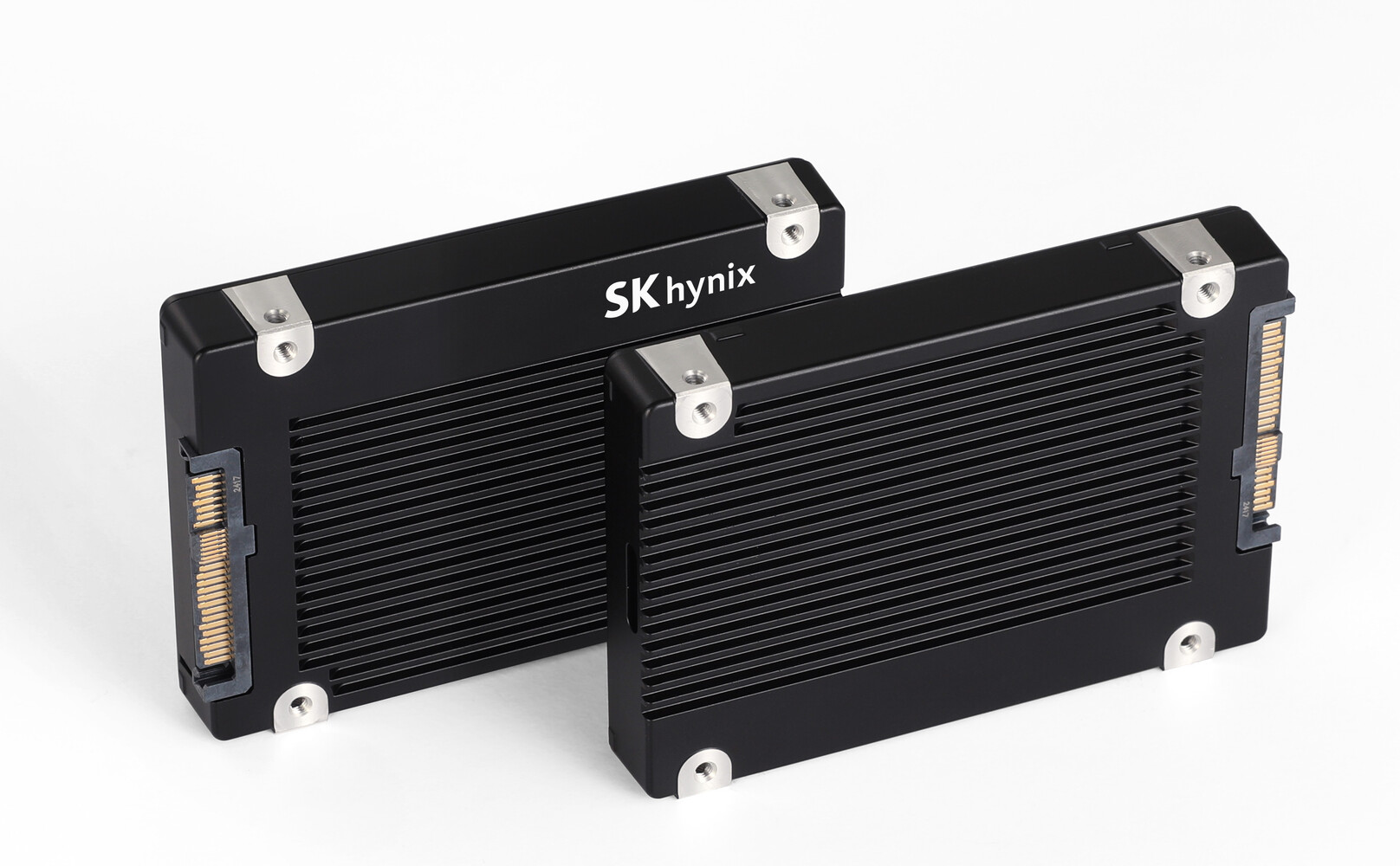 SK hynix розробила високоємний SSD PS1012 U.2 для AI дата-центрів