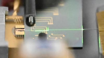 Високоефективні лазери, які розміщуються на кінчику пальця