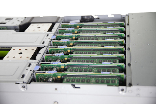 IBM атаковала позиции Intel с тремя Power-серверами под управлением Linux