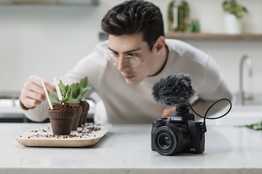 Canon выпускает камеру EOS M50 Mark II специально для блогеров