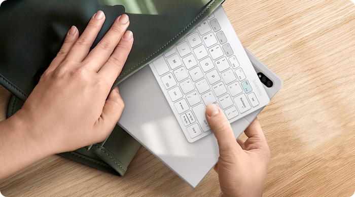 Samsung выпустила беспроводную клавиатуру Smart Keyboard Trio 500