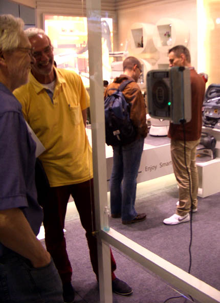 Выставки и роботы (IFA'2012)