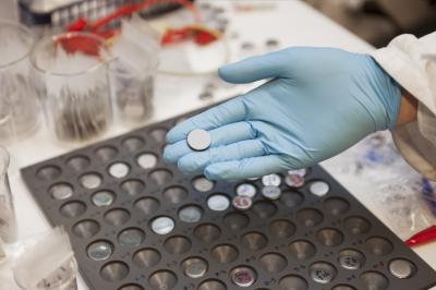 Технология изготовления батарей стала более дешевой и безопасной