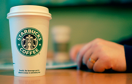 Starbucks инвестирует  млн в платежную систему Square