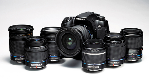 Samsung представила зеркальную камеру с матрицей в 14,6 млн пикселов Samsung представила зеркальную камеру с матрицей в 14,6 млн пикселов