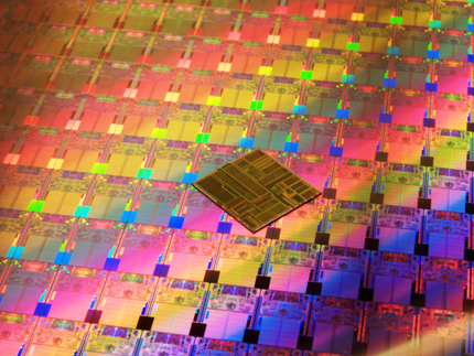 Intel официально представила 16 процессоров изготовленных по технологии 45 нм