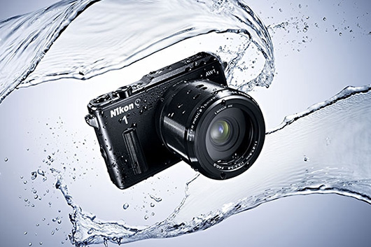 Nikon AW1 — системная водонепроницаемая камера