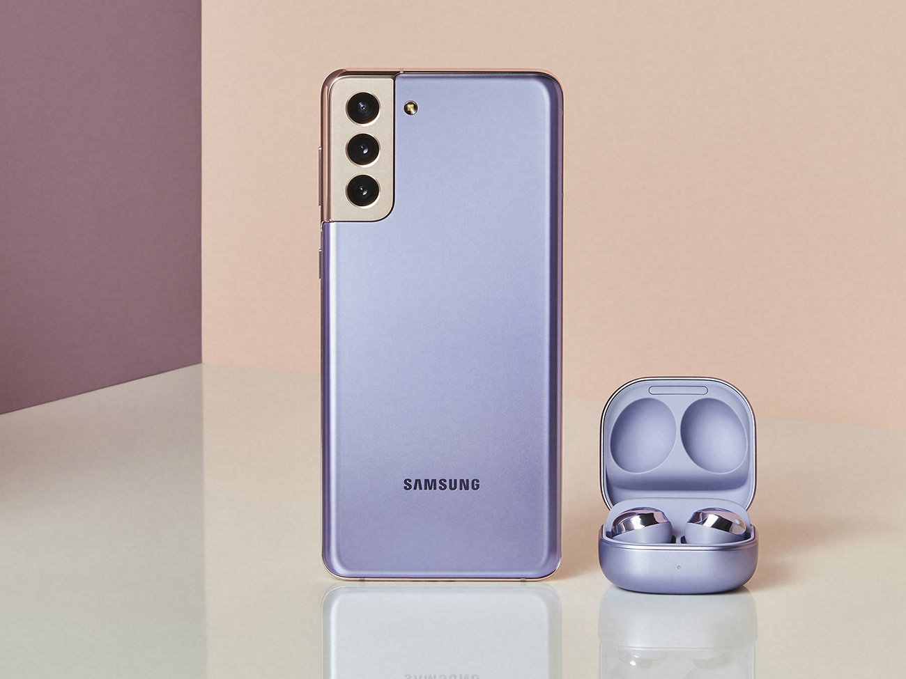 В Украине стартовали продажи флагманских смартфонов Samsung Galaxy S21