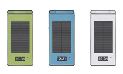 Свой вариант телефона на солнечных батареях представила и NTT DOCOMO