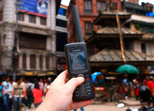 Мобильный телефон Thuraya T-DUAL поддерживает спутниковую связь и GSM