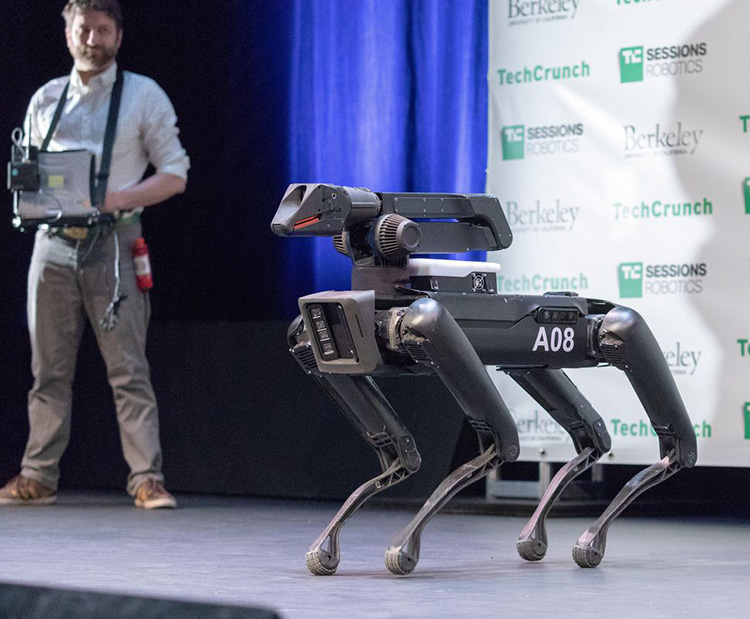 Ходячий робот Boston Dynamics поступит в продажу с 2019 г.
