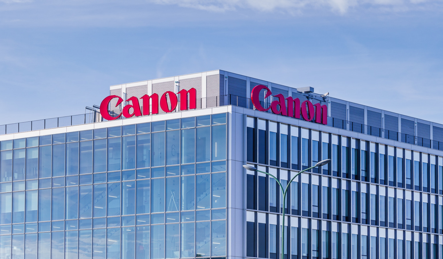 Годовой доход Canon сократился до 32,7 млрд долл.