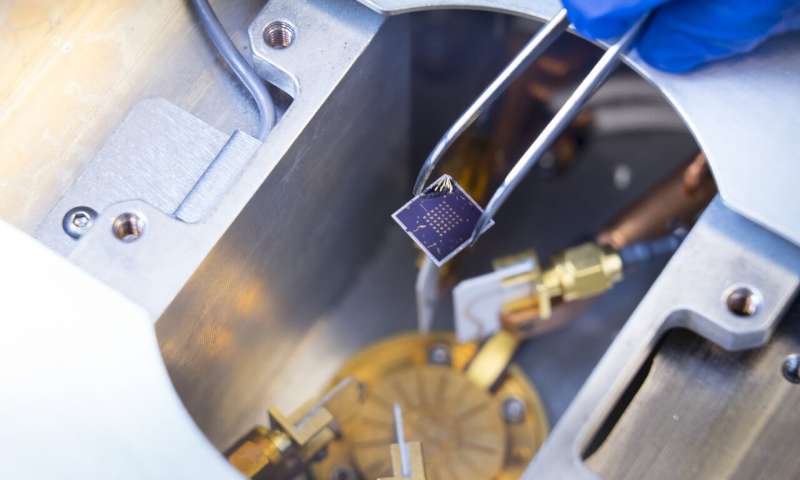 Транзистор на базе ферроэлектрического полупроводника может хранить информацию