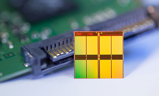 Micron приступила к выпуску флэш-памяти с детализацией 16 нм Micron приступила к выпуску флэш-памяти с детализацией 16 нм