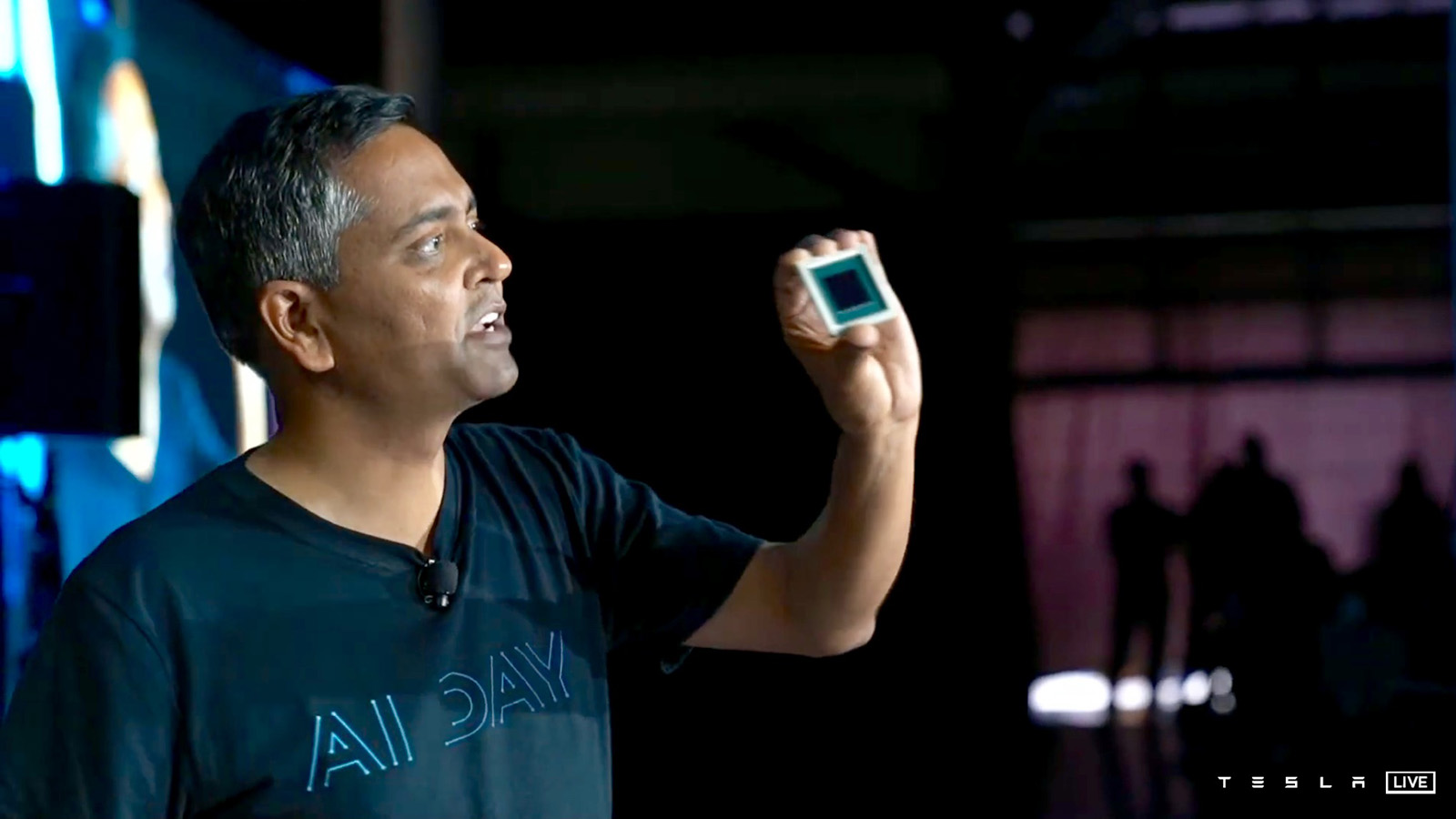 Tesla анонсировала чип, ускоряющий обучение нейросетей