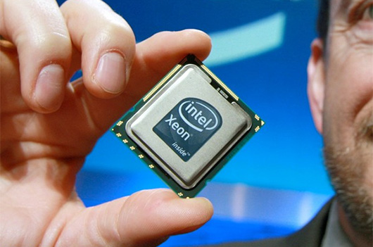 Intel расширяет производство программируемых чипов по заказу