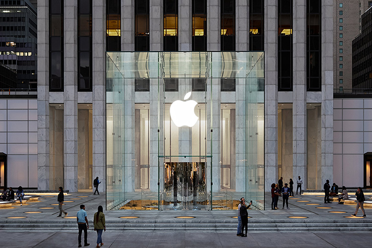 Капитализация Apple продержалась сутки на уровне 1,5 трлн долл. Капитализация Apple продержалась сутки на уровне 1,5 трлн долл.