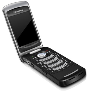 Семейство RIM BlackBerry пополнилось смартфоном раскладывающейся конструкции