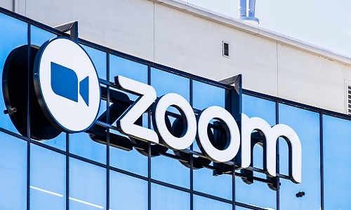 Zoom получила первый групповой иск и наняла бывшего шефа безопасности Facebook