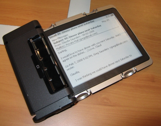 На Mobile World Congress показали электронную книгу с гибким экраном На Mobile World Congress показали электронную книгу с гибким экраном